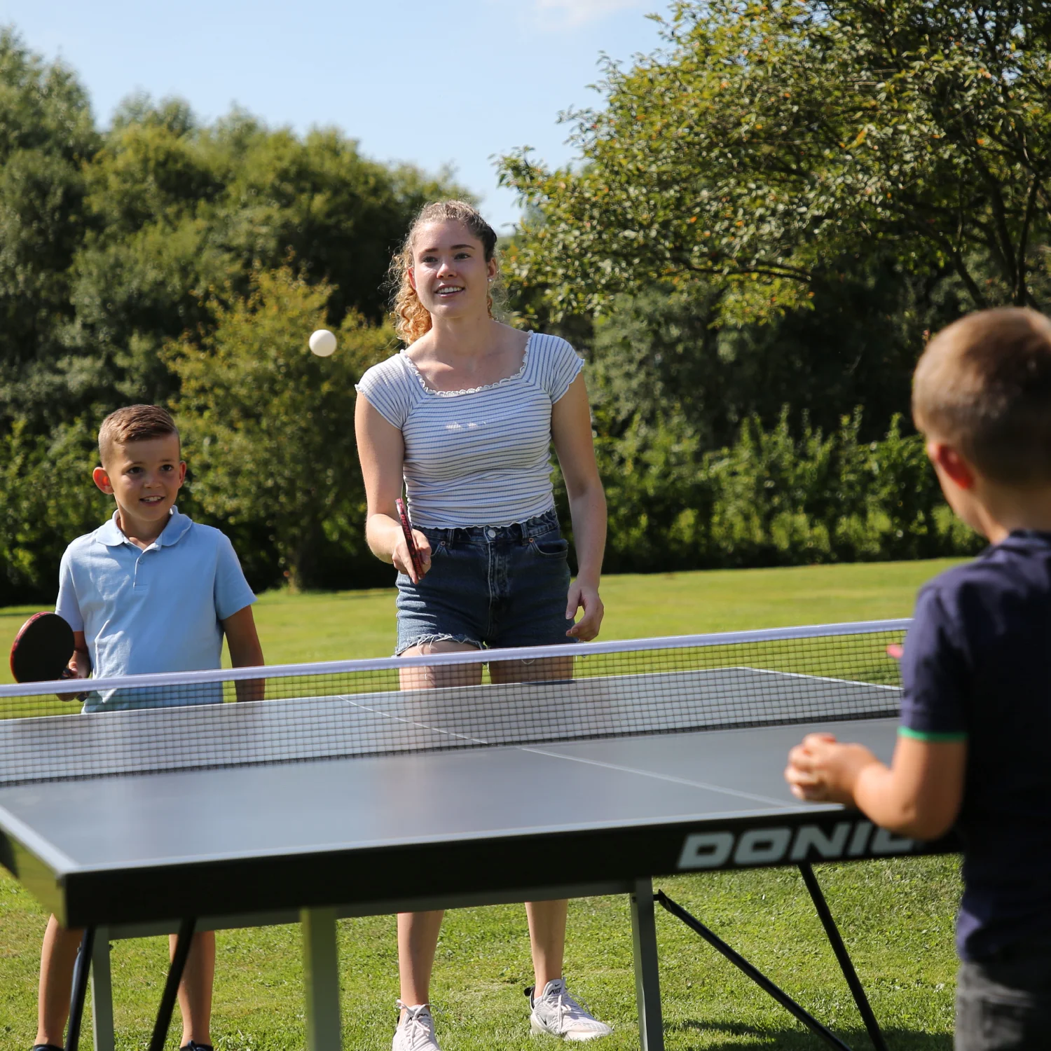 Реальное фото Теннисный стол DONIC OUTDOOR ROLLER 1000 BLUE 230291-B от магазина Спортев