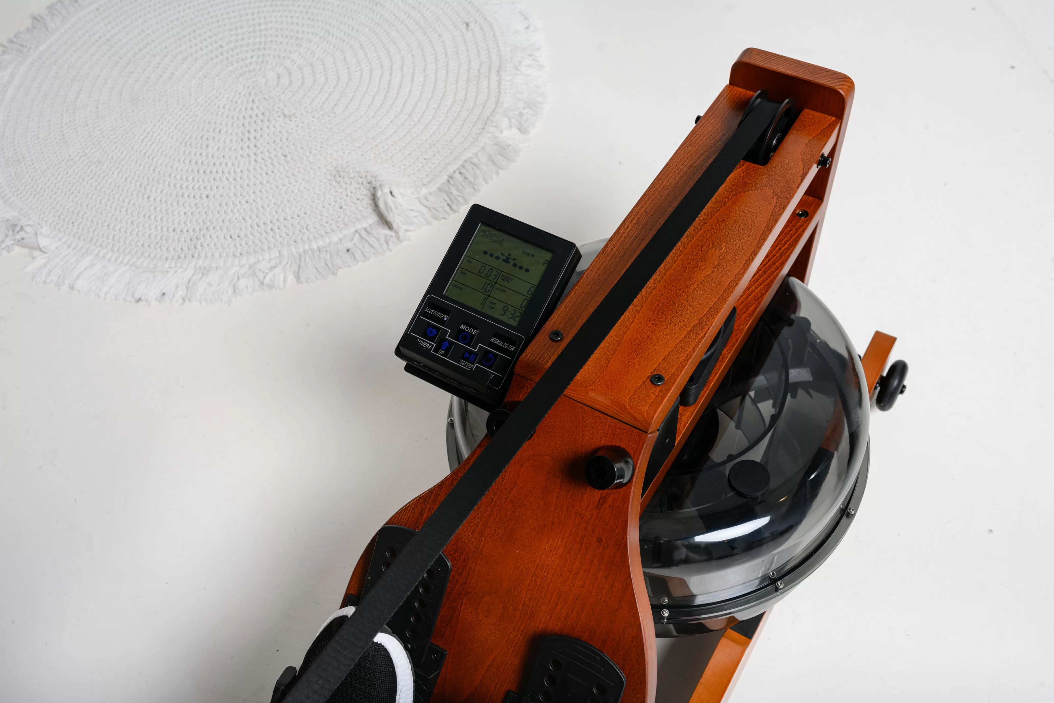 Реальное фото Гребной тренажер UNIX Fit Wood Rower Dark от магазина Спортев