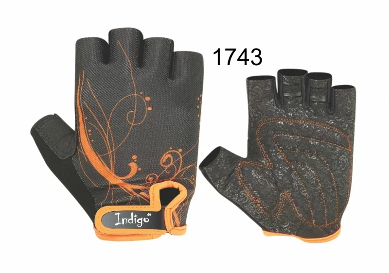 Реальное фото Перчатки Indigo женские черно-оранжевые SB-16-1743 от магазина СпортЕВ