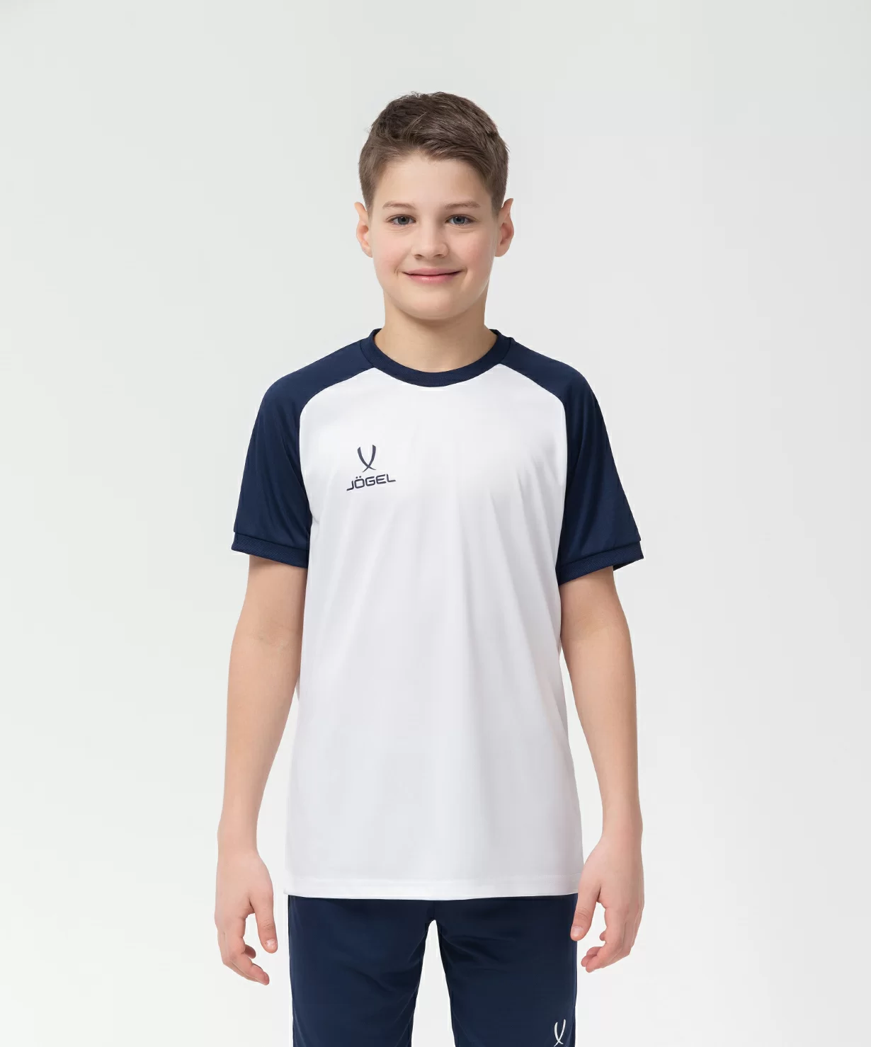 Реальное фото Футболка игровая JÖGEL CAMP Reglan Jersey, белый/темно-синий, детский от магазина Спортев