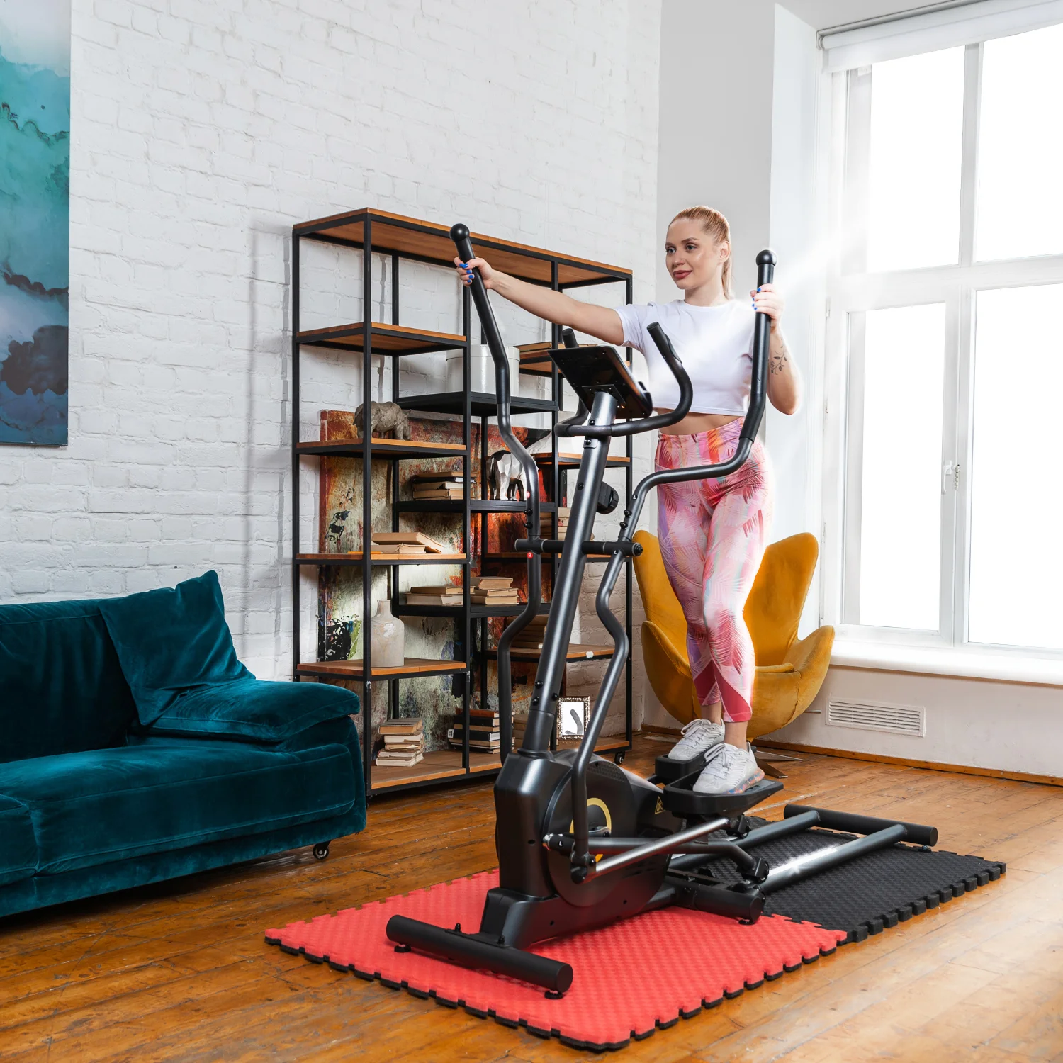 Реальное фото Эллиптический тренажер DFC E6710T от магазина Спортев