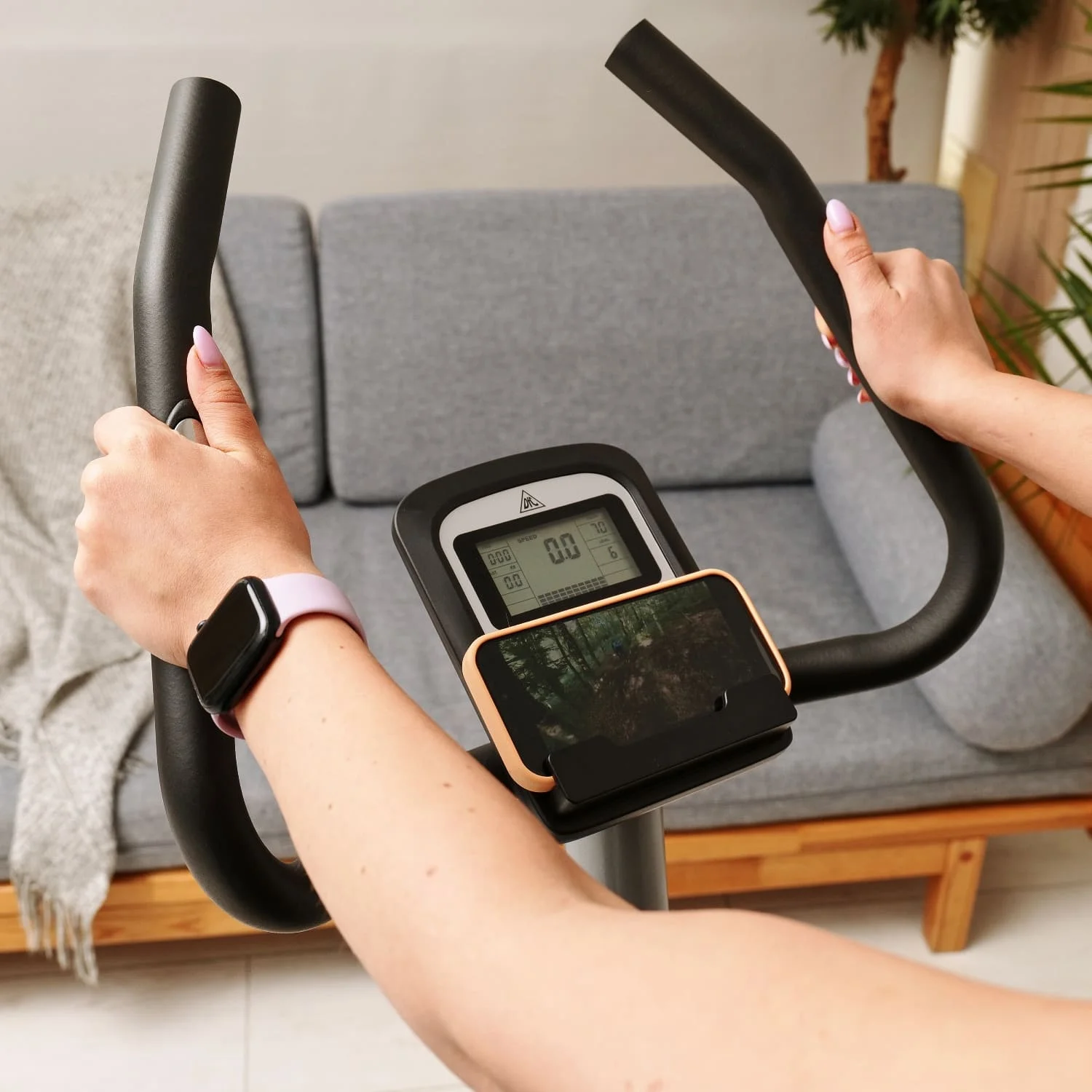 Реальное фото Велотренажер DFC B5901P магнитный эл.привод от магазина Спортев