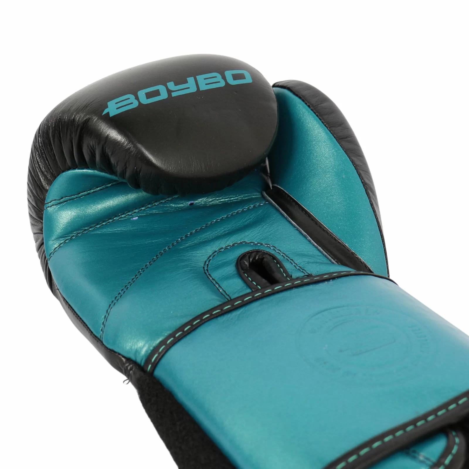 Реальное фото Перчатки боксерские BoyBo Exist кожа голубые BBG300 от магазина СпортЕВ