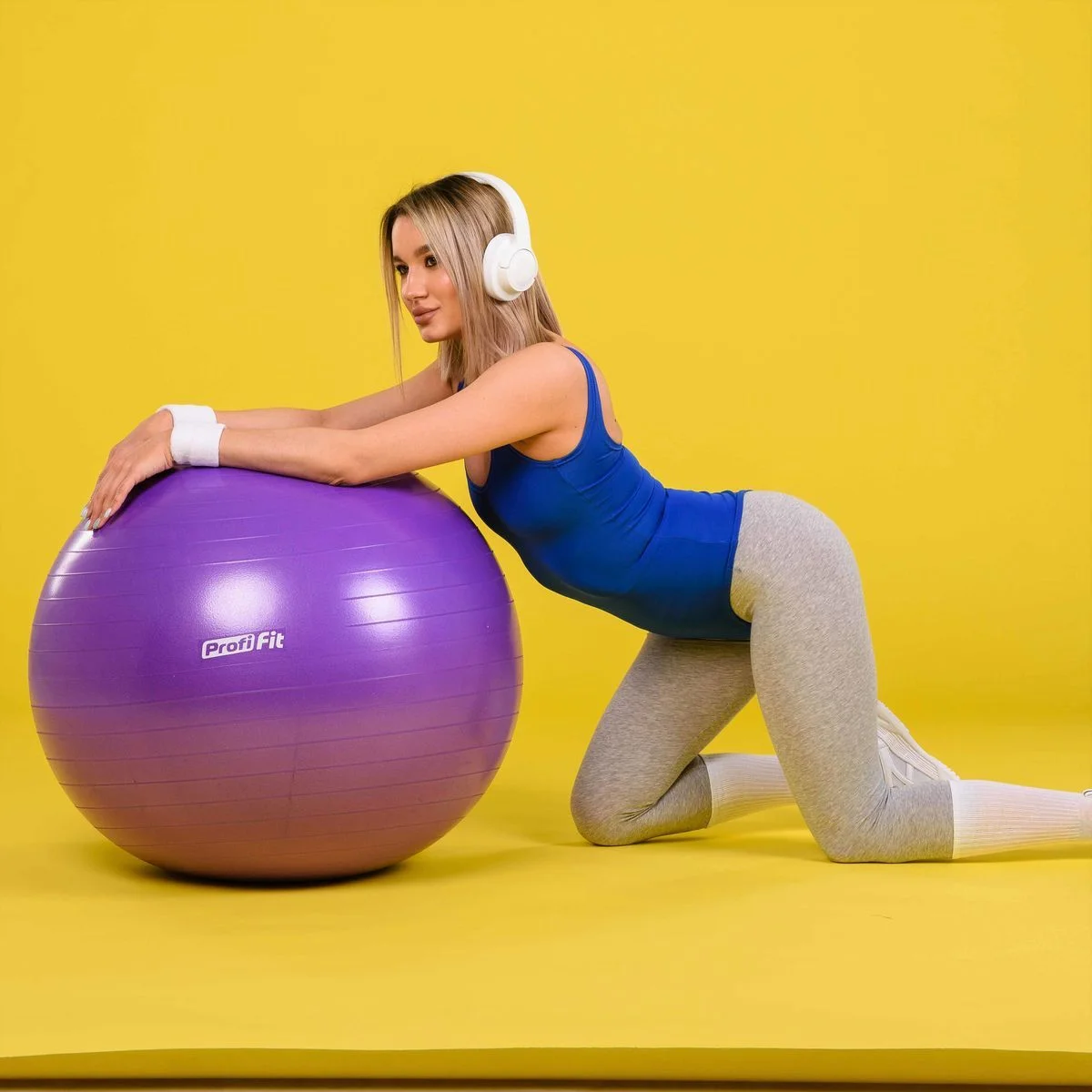 Реальное фото Гимнастический мяч антивзрыв D75 см PROFI-FIT от магазина Спортев