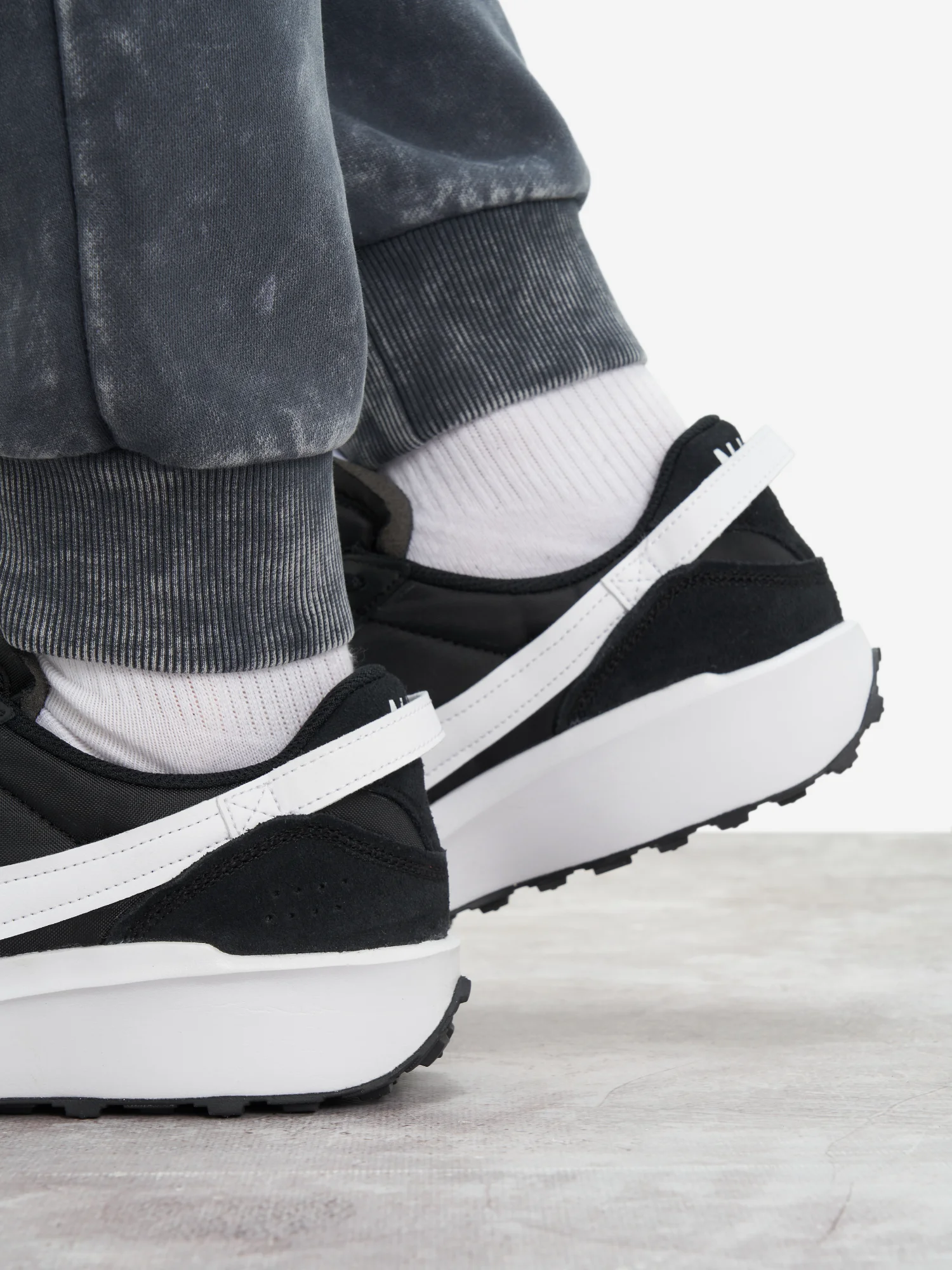 Кроссовки Nike Waffle Debut черный DH9522-001 Реальное фото Кроссовки Nike Waffle Debut черный DH9522-001 от магазина Спортев