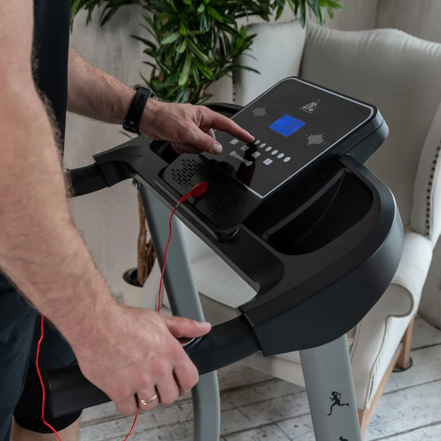 Реальное фото Беговая дорожка DFC LAVITA T350 от магазина Спортев