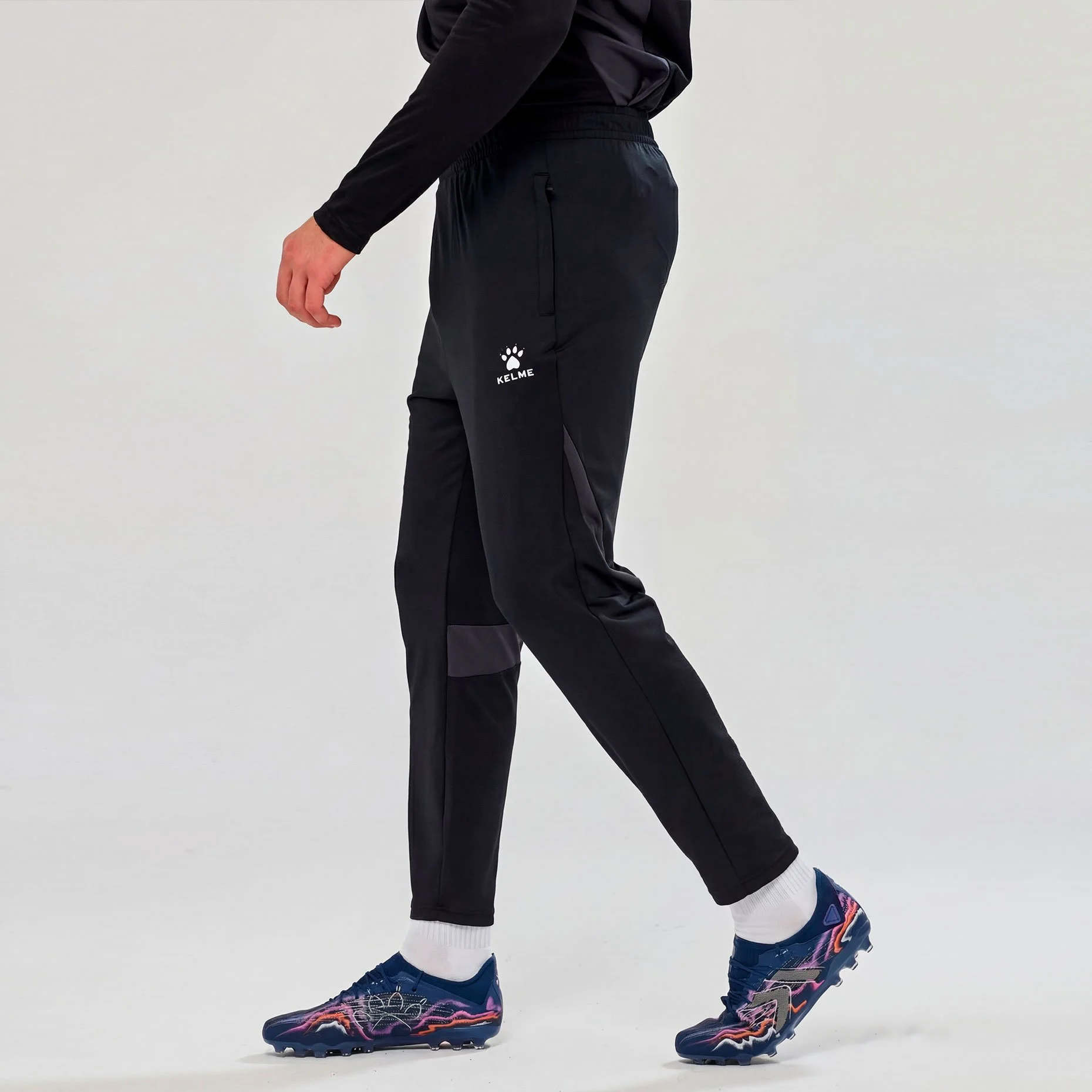 Реальное фото Брюки Kelme RIYGO взрослые  7561CK1161.000 от магазина Спортев