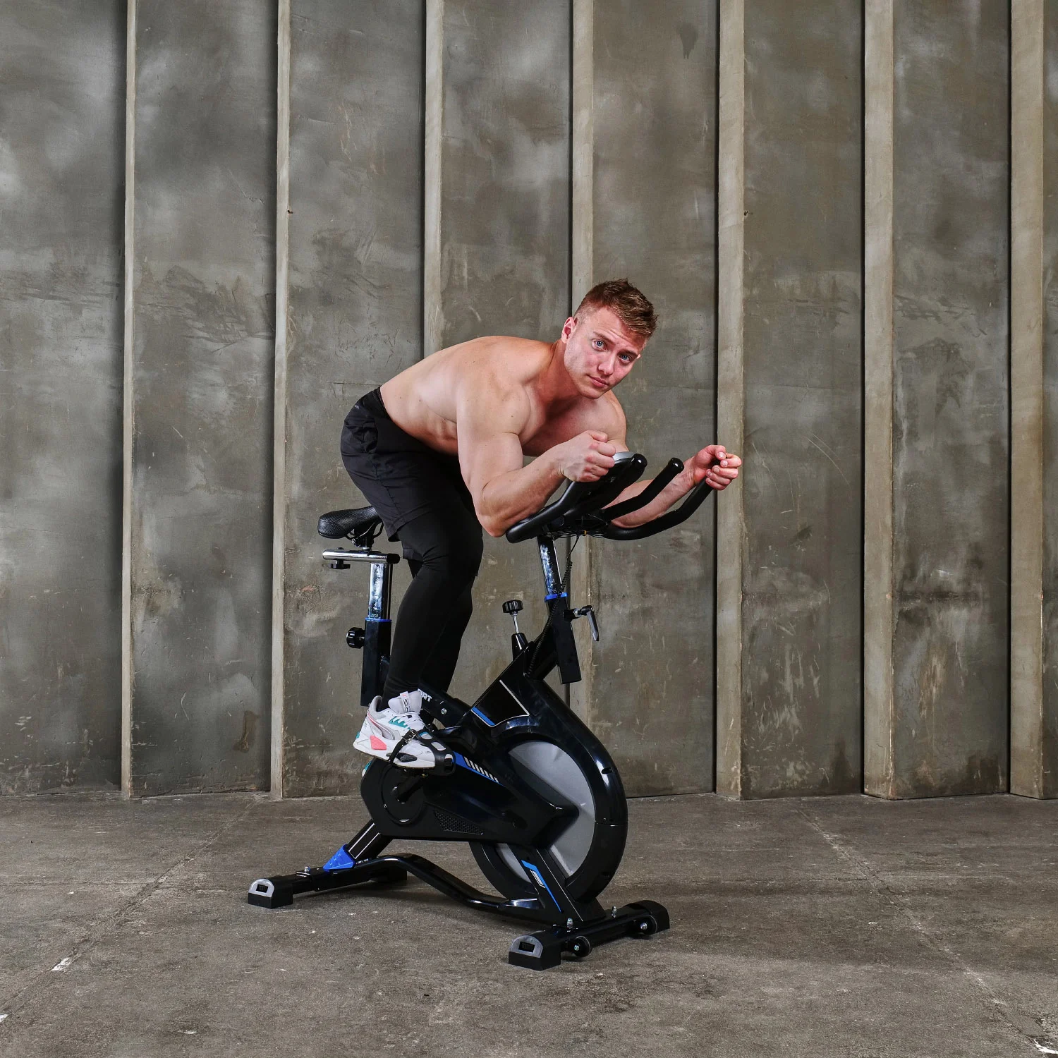 Реальное фото Велотренажер (спин-байк) DFC YB9800 от магазина Спортев