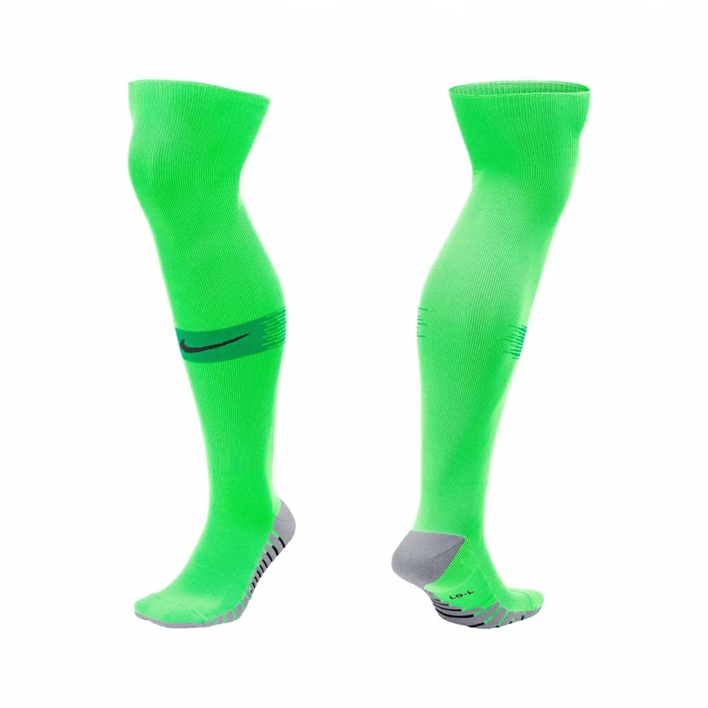 Реальное фото Гетры Nike ярко-зеленый SX6836-398 от магазина СпортЕВ