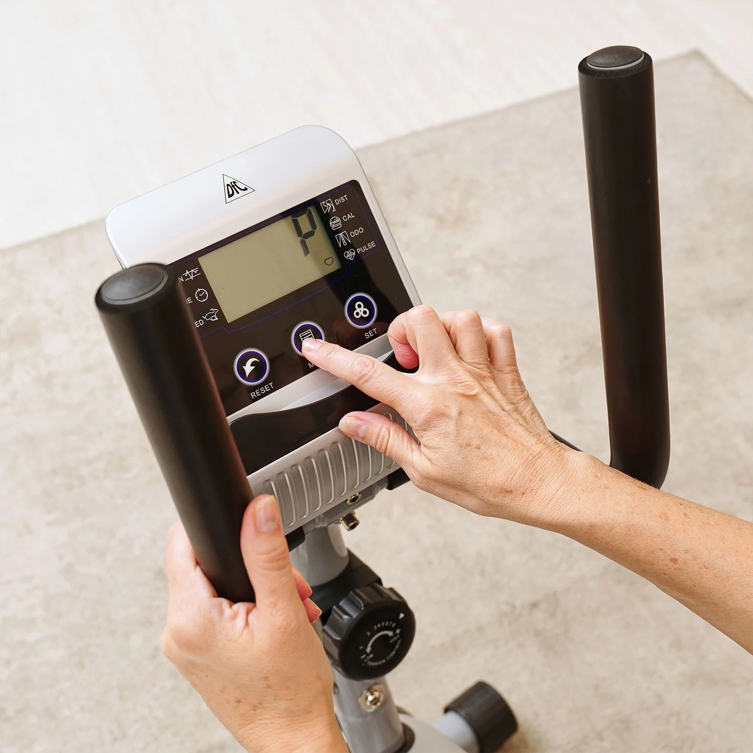 Реальное фото Велотренажер DFC B3.2R горизон. магн. от магазина Спортев