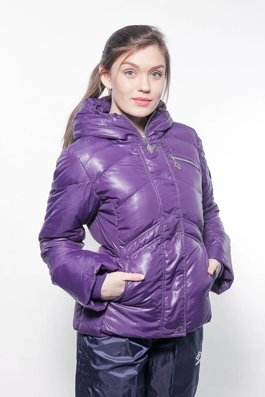 Реальное фото Куртка пуховая RedFox Laura II фиолетовый от магазина СпортЕВ