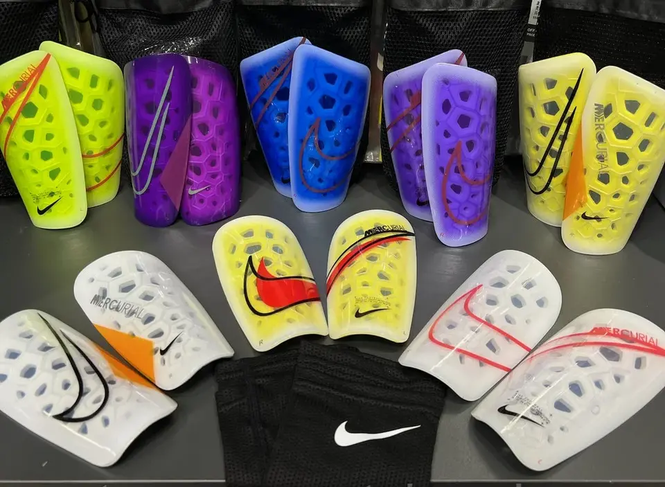 Реальное фото Щитки футбольные Nike Mercurial Lite разноцветные от магазина Спортев
